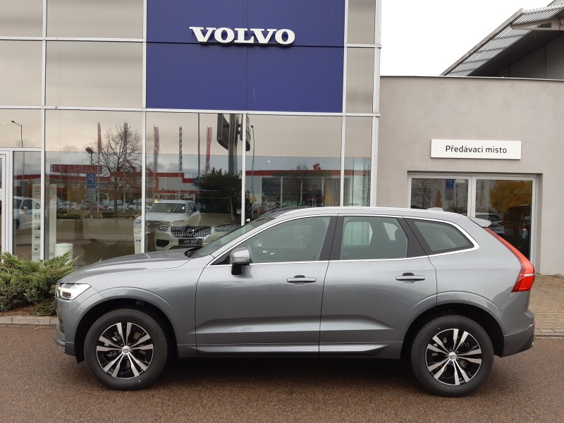 Volvo XC60 MOMENTUM PRO