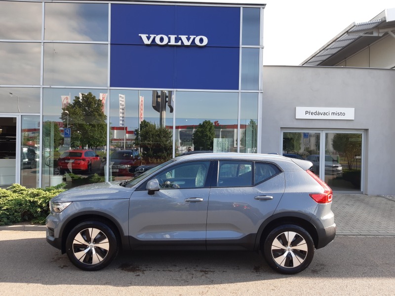 Volvo XC40 MOMENTUM PRO