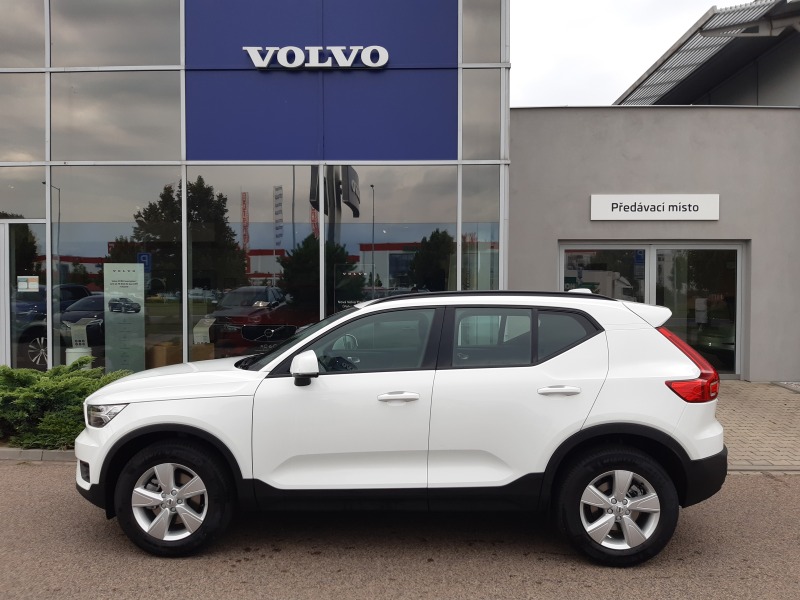 Volvo XC40 MOMENTUM CORE