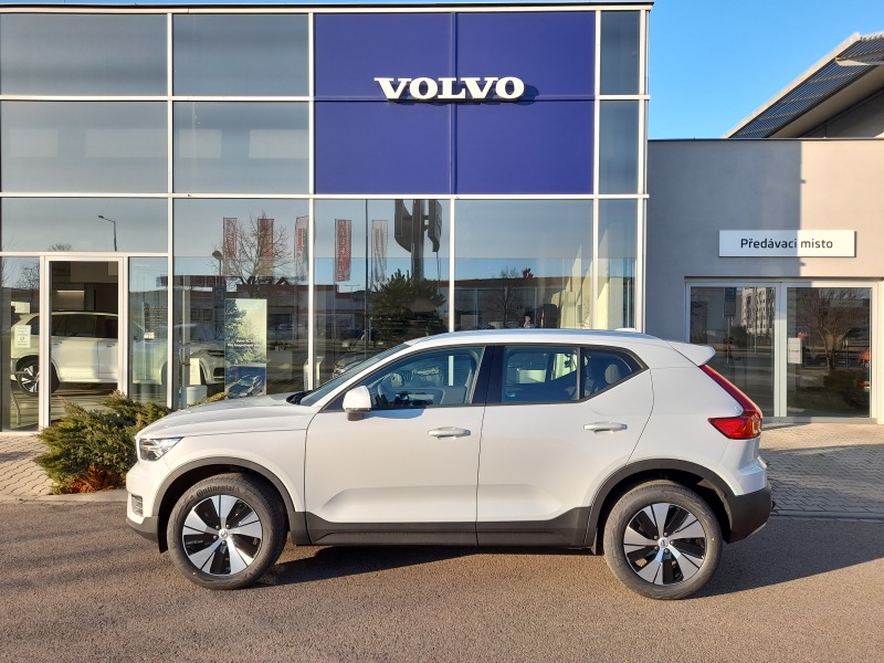 Volvo XC40 MOMENTUM PRO