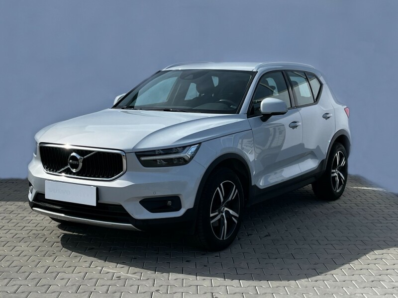Volvo XC40 Momentum Pro