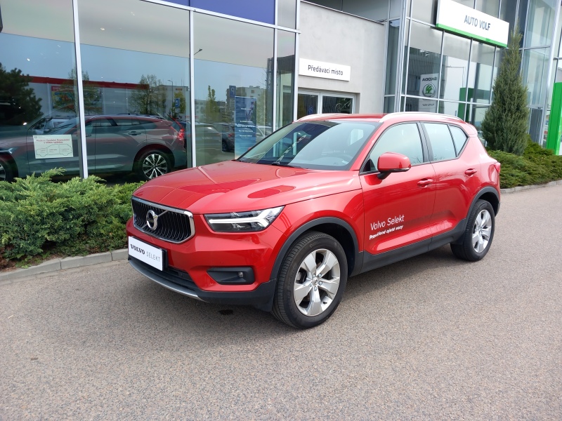 Volvo XC40 MOMENTUM