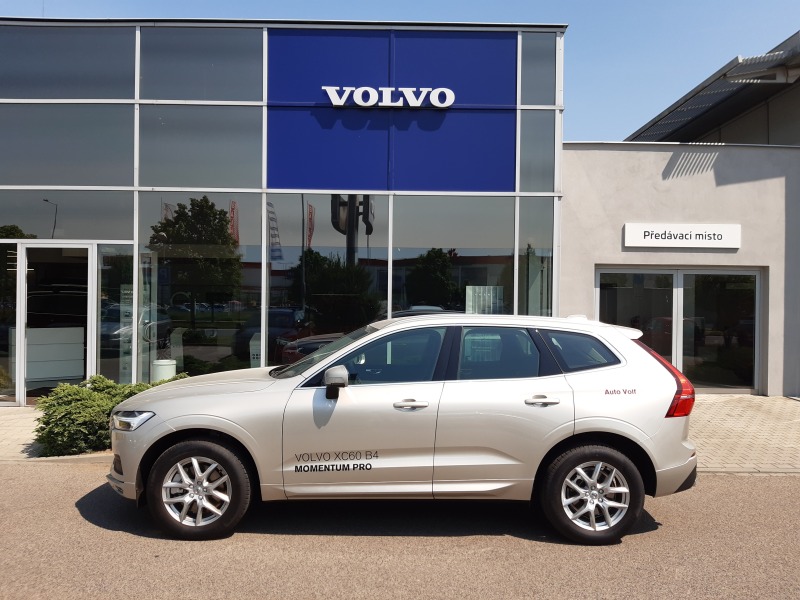 Volvo XC60 MOMENTUM PRO