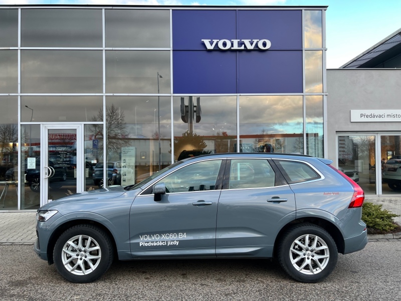 Volvo XC60 MOMENTUM PRO