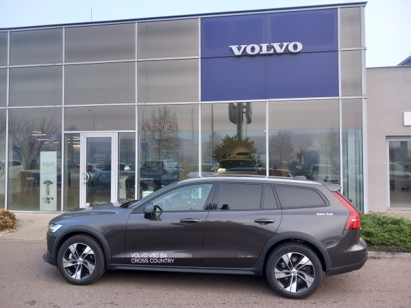 Volvo V60 CROSS COUNTRY PLUS B4 AWD rezervace 145kW