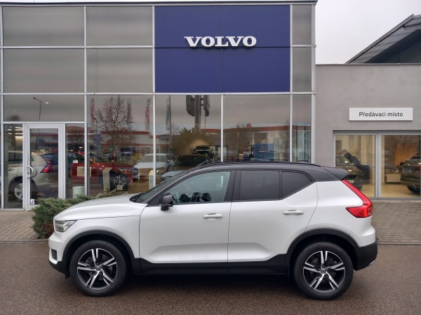 Volvo XC40 R - Design D4 AWD rezervace 140kW
