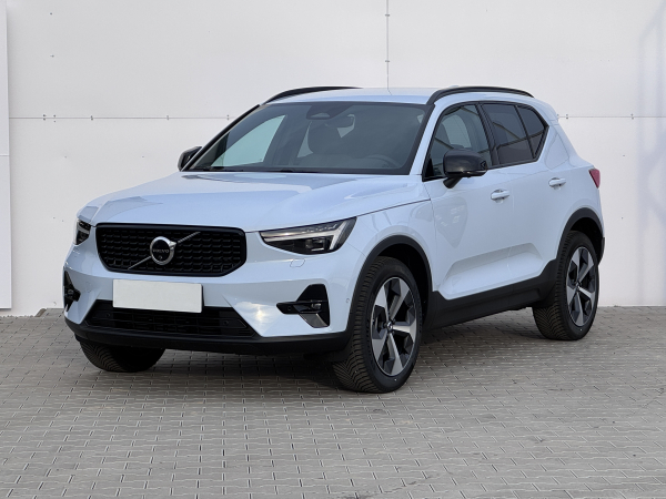 Volvo XC40 PLUS DARK B3 FWD 120kW
