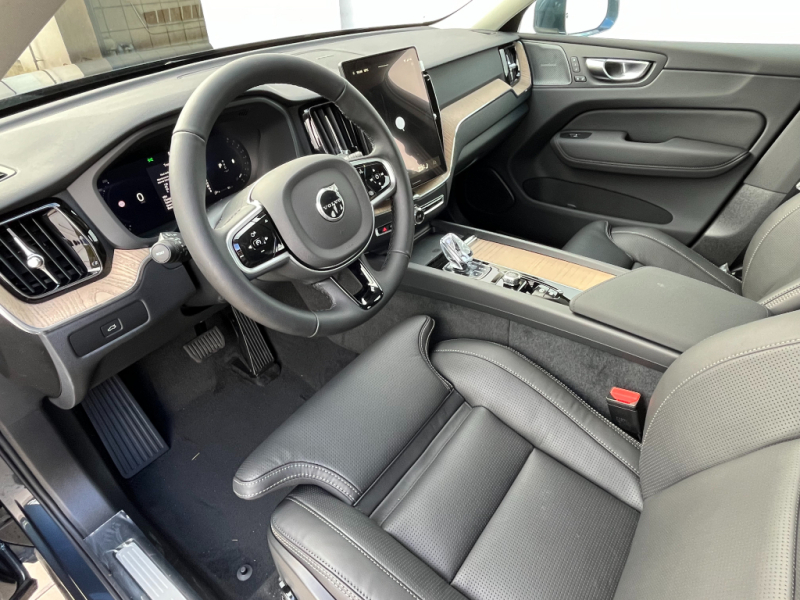 Volvo XC60 PLUS BRIGHT