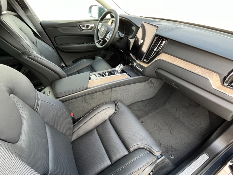 Volvo XC60 PLUS BRIGHT