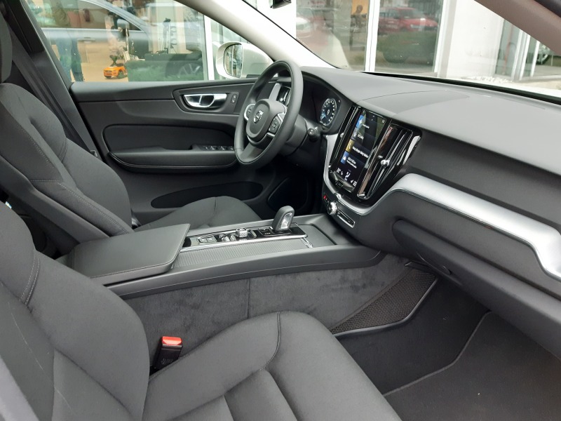 Volvo XC60 MOMENTUM PRO
