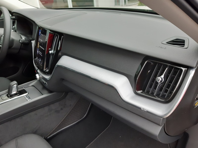 Volvo XC60 MOMENTUM PRO