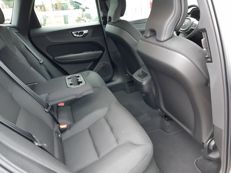 Volvo XC60 MOMENTUM PRO