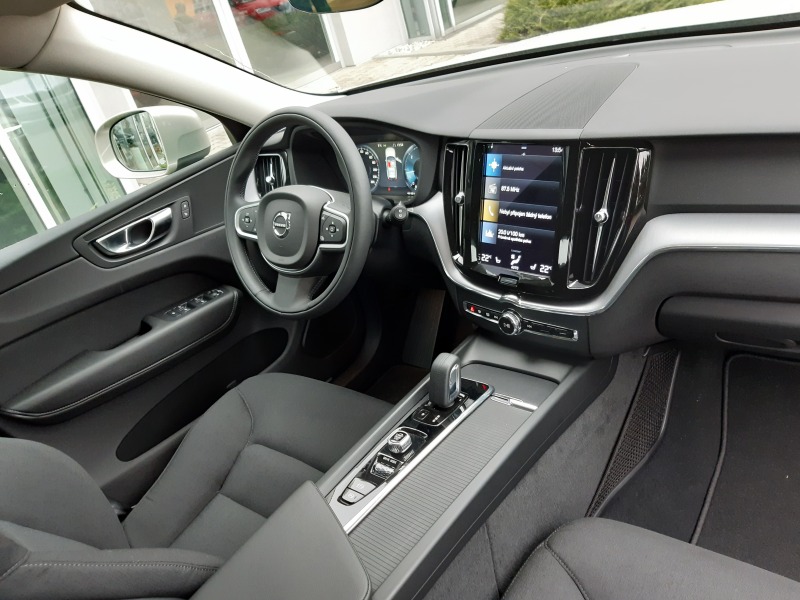 Volvo XC60 MOMENTUM PRO