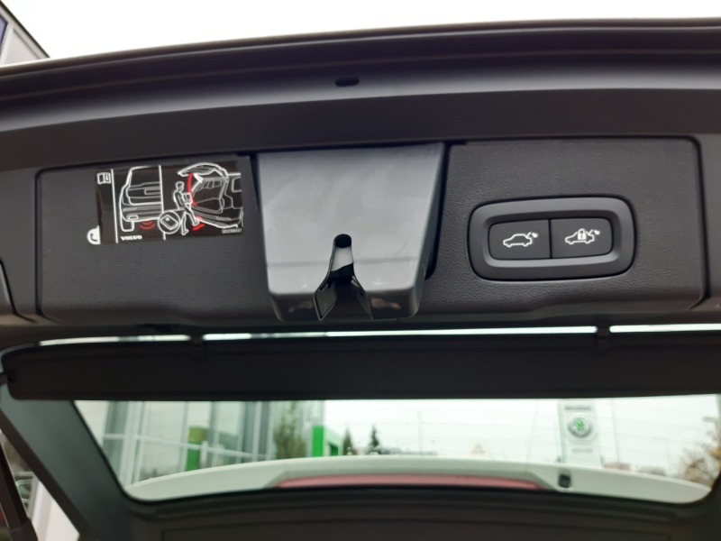 Volvo XC60 MOMENTUM PRO