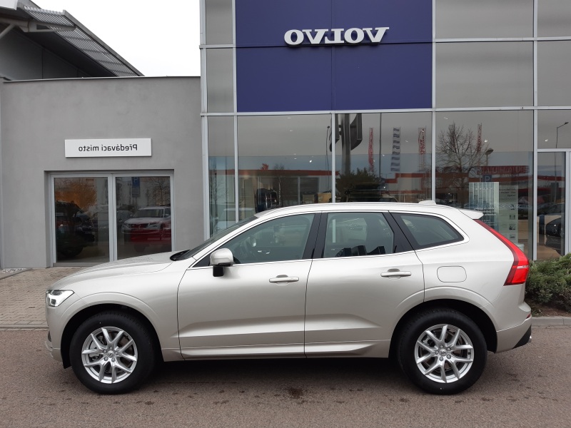 Volvo XC60 MOMENTUM PRO