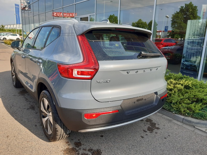 Volvo XC40 MOMENTUM PRO