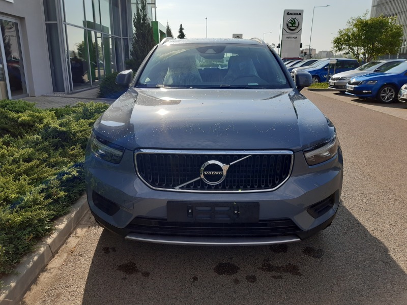 Volvo XC40 MOMENTUM PRO
