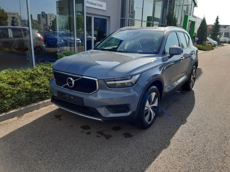 Volvo XC40 MOMENTUM PRO