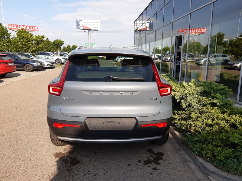 Volvo XC40 MOMENTUM PRO