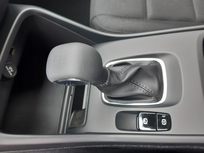 Volvo XC40 MOMENTUM CORE