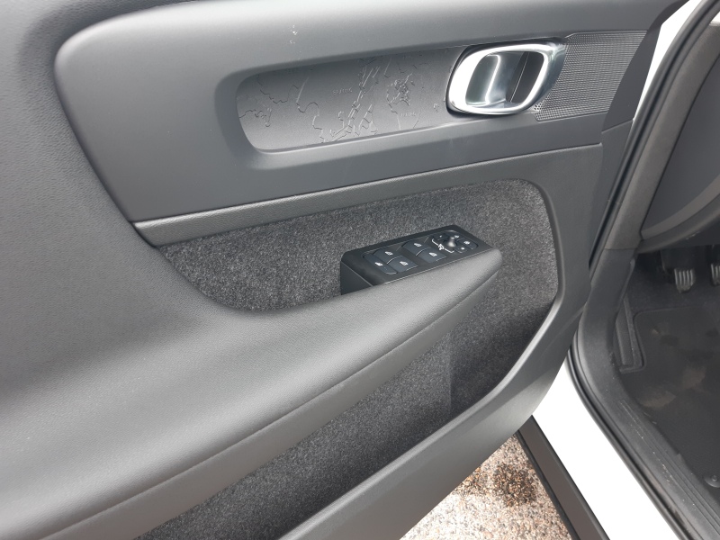 Volvo XC40 MOMENTUM CORE