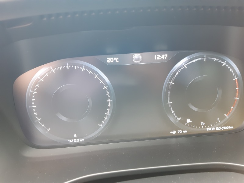 Volvo XC40 MOMENTUM CORE