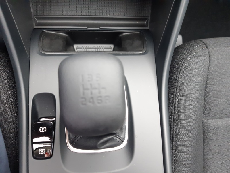 Volvo XC40 MOMENTUM CORE