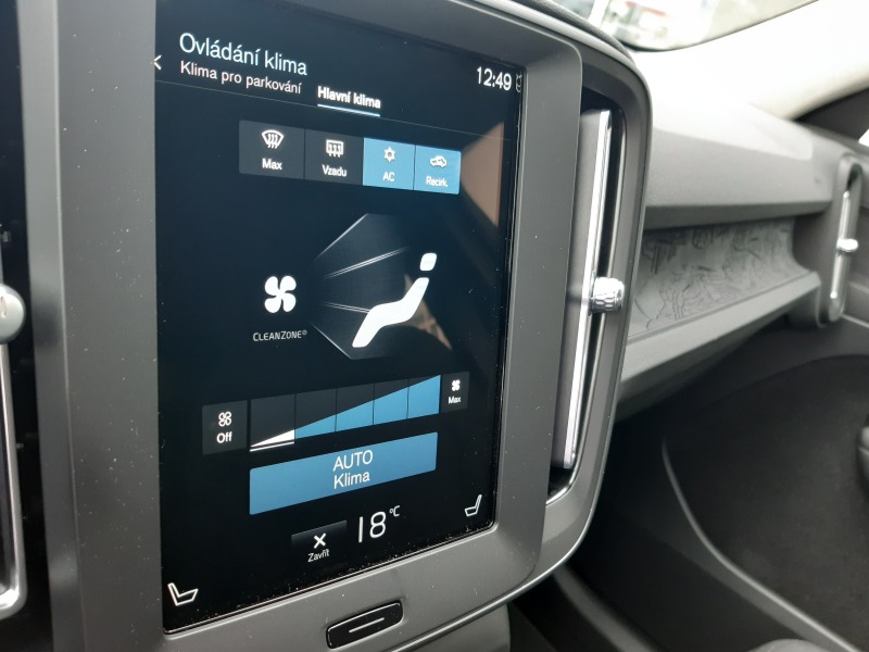 Volvo XC40 MOMENTUM CORE