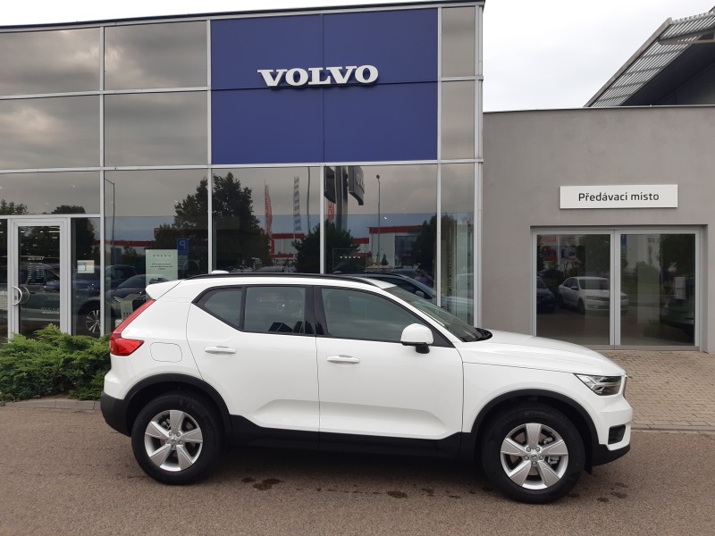 Volvo XC40 MOMENTUM CORE