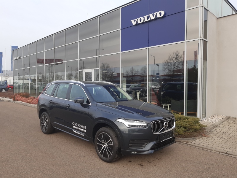 Volvo XC90 MOMENTUM PRO