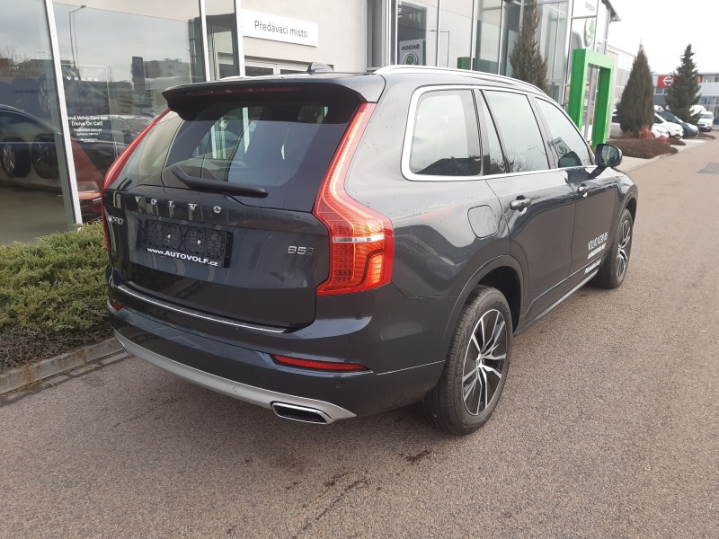 Volvo XC90 MOMENTUM PRO