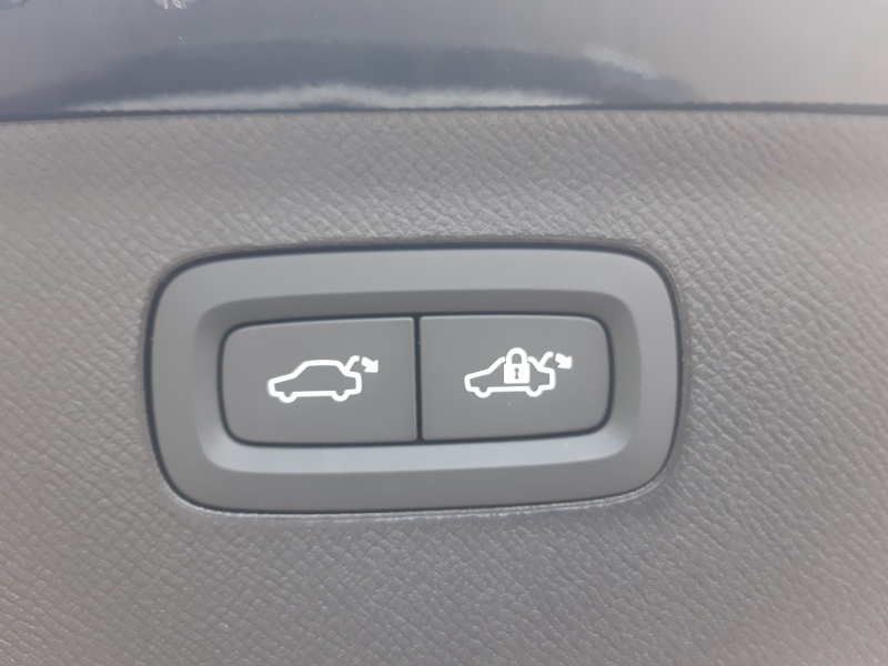 Volvo XC90 MOMENTUM PRO