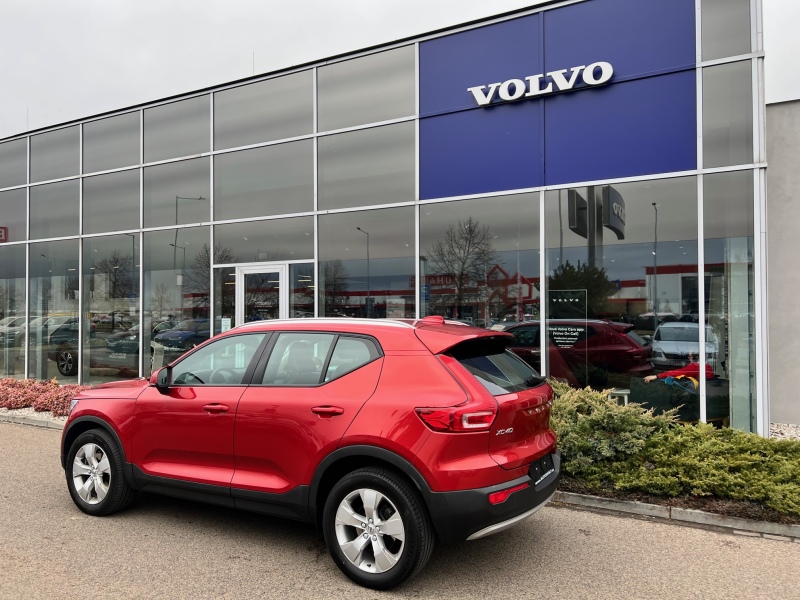 Volvo XC40 MOMENTUM