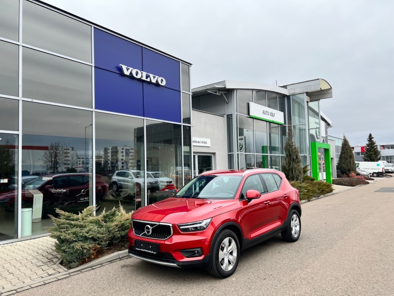 Volvo XC40 MOMENTUM