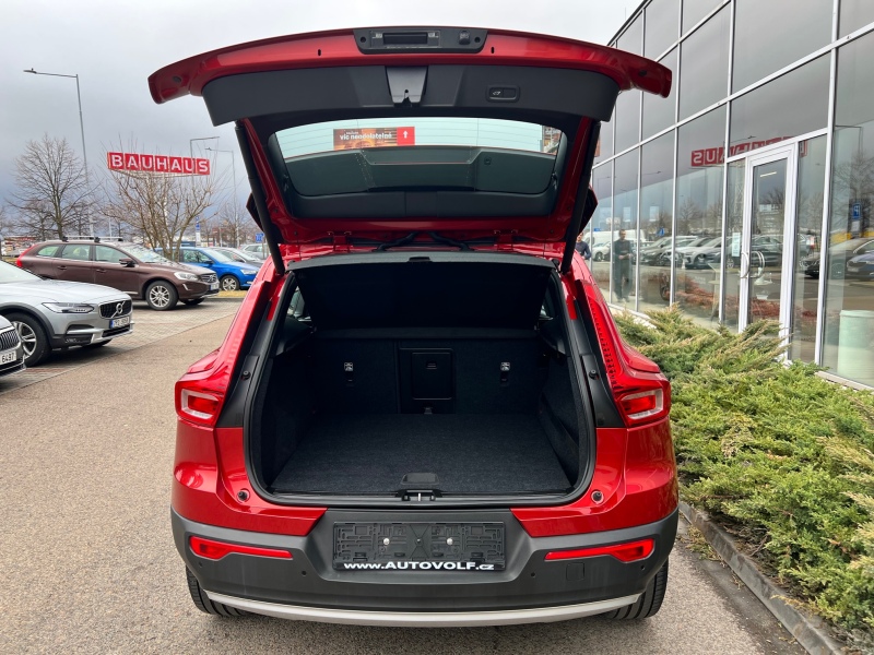 Volvo XC40 MOMENTUM