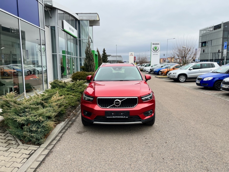 Volvo XC40 MOMENTUM