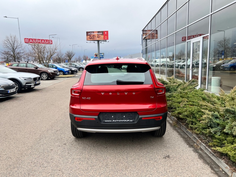 Volvo XC40 MOMENTUM