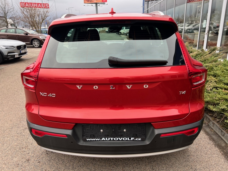 Volvo XC40 MOMENTUM