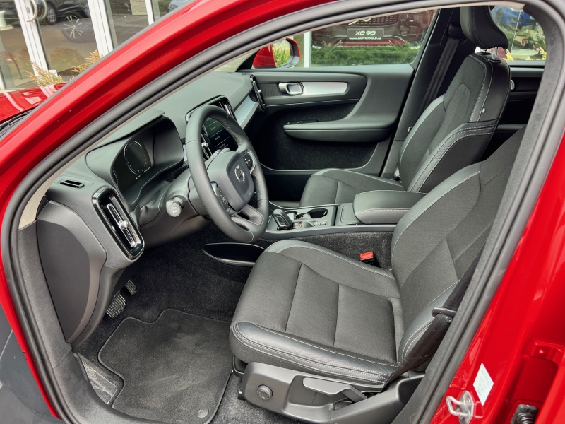 Volvo XC40 MOMENTUM