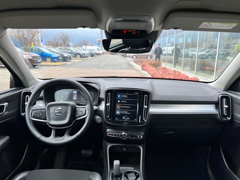 Volvo XC40 MOMENTUM