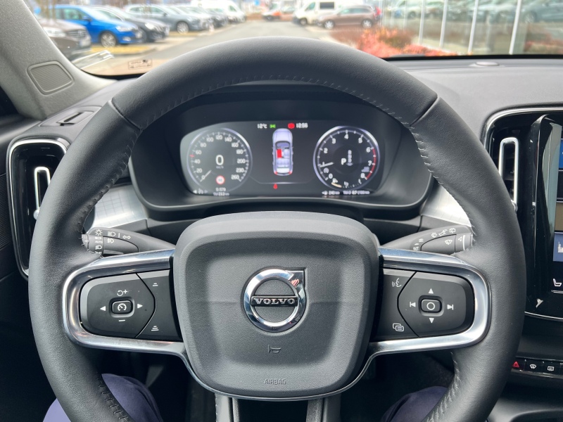 Volvo XC40 MOMENTUM