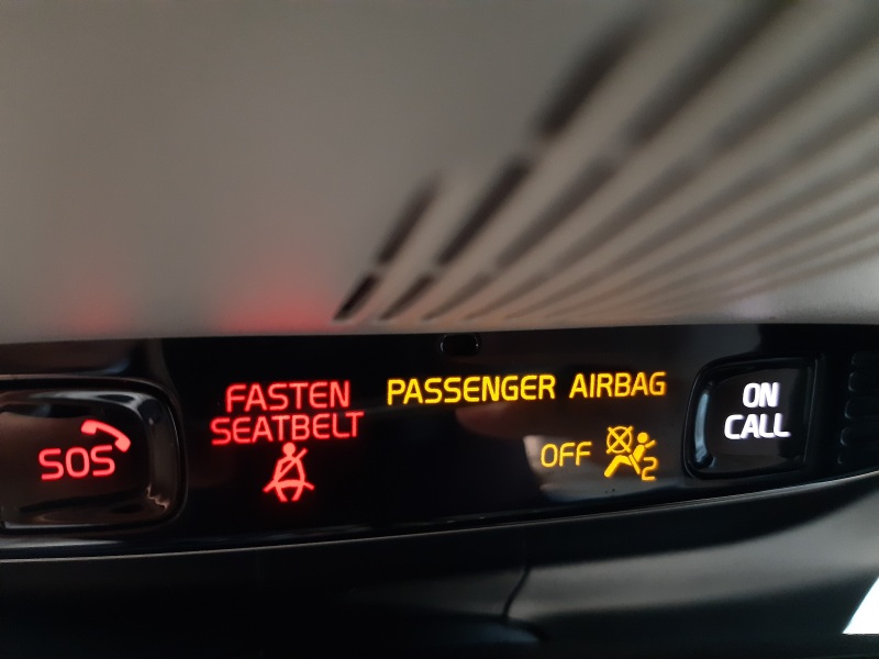 Volvo XC40 MOMENTUM