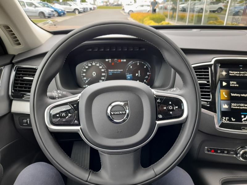 Volvo XC90 MOMENTUM PRO