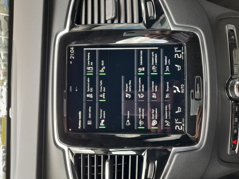 Volvo XC90 MOMENTUM PRO