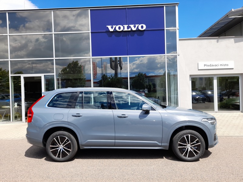 Volvo XC90 MOMENTUM PRO