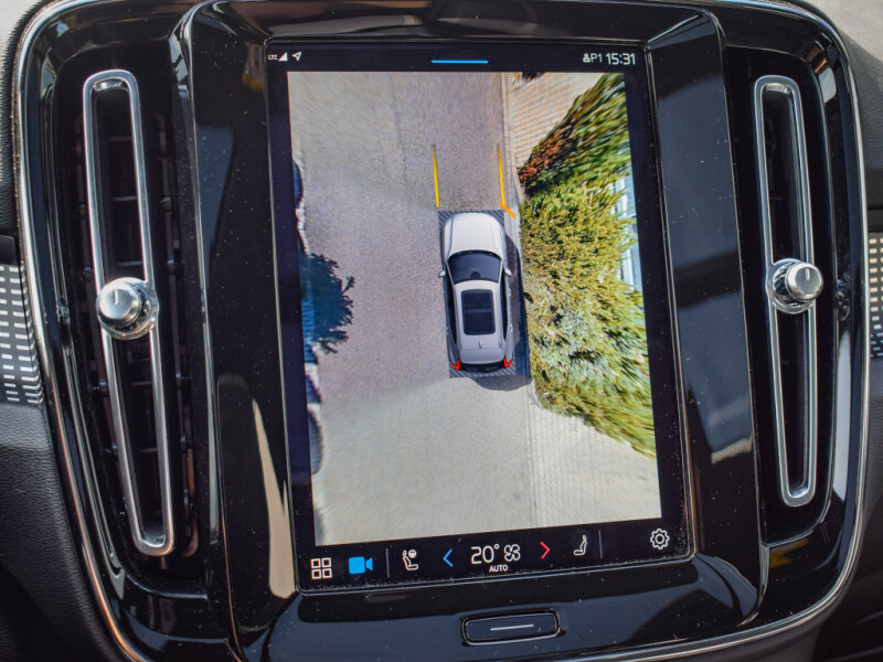 Volvo XC40 RECHARGE PRO 4x4, dodání září 2022