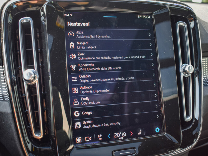 Volvo XC40 RECHARGE PRO 4x4, dodání září 2022