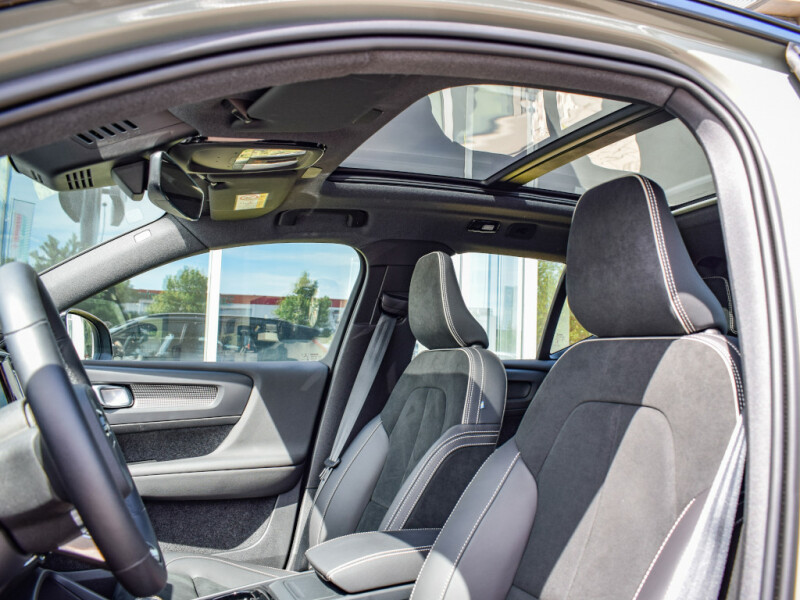 Volvo XC40 RECHARGE PRO 4x4, dodání září 2022