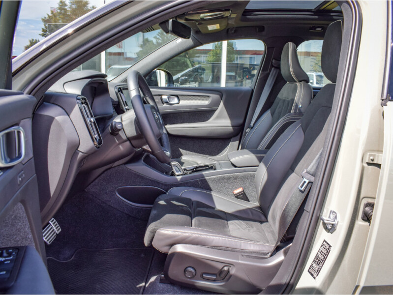 Volvo XC40 RECHARGE PRO 4x4, dodání září 2022