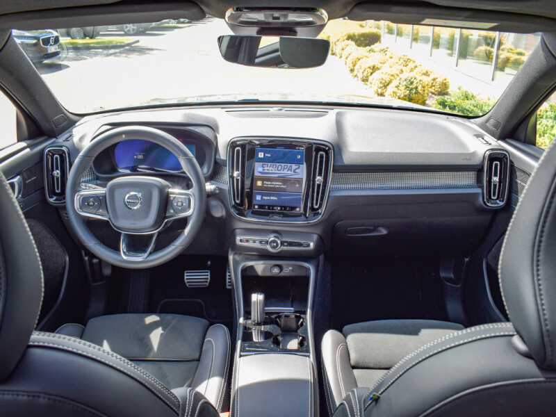 Volvo XC40 RECHARGE PRO 4x4, dodání září 2022